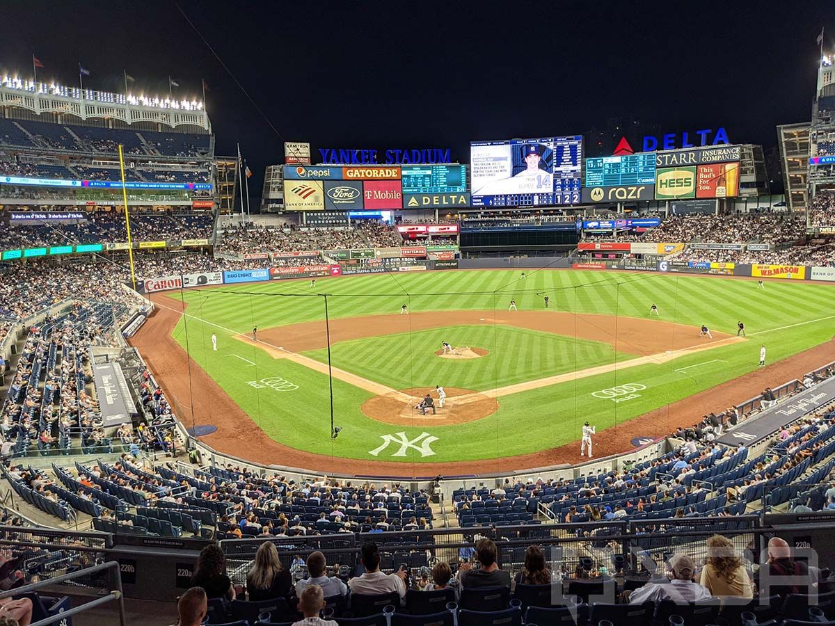 Picture of the field at Yankee Stadium