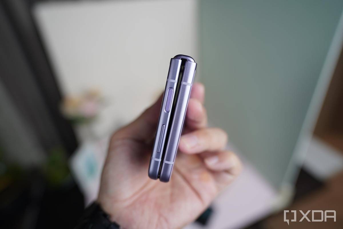 Z Flip 3 in purple
