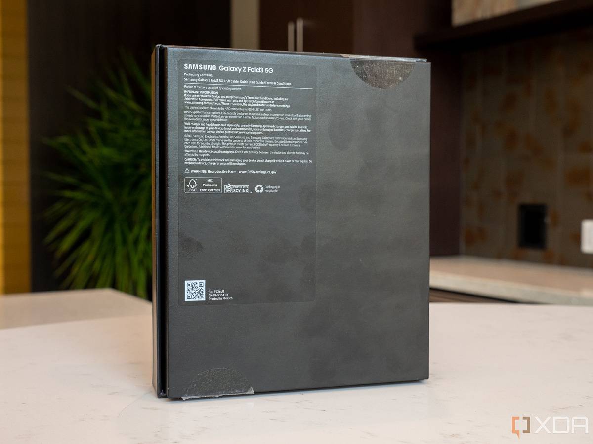 What's on the back of the Galaxy Z Fold 3 box
