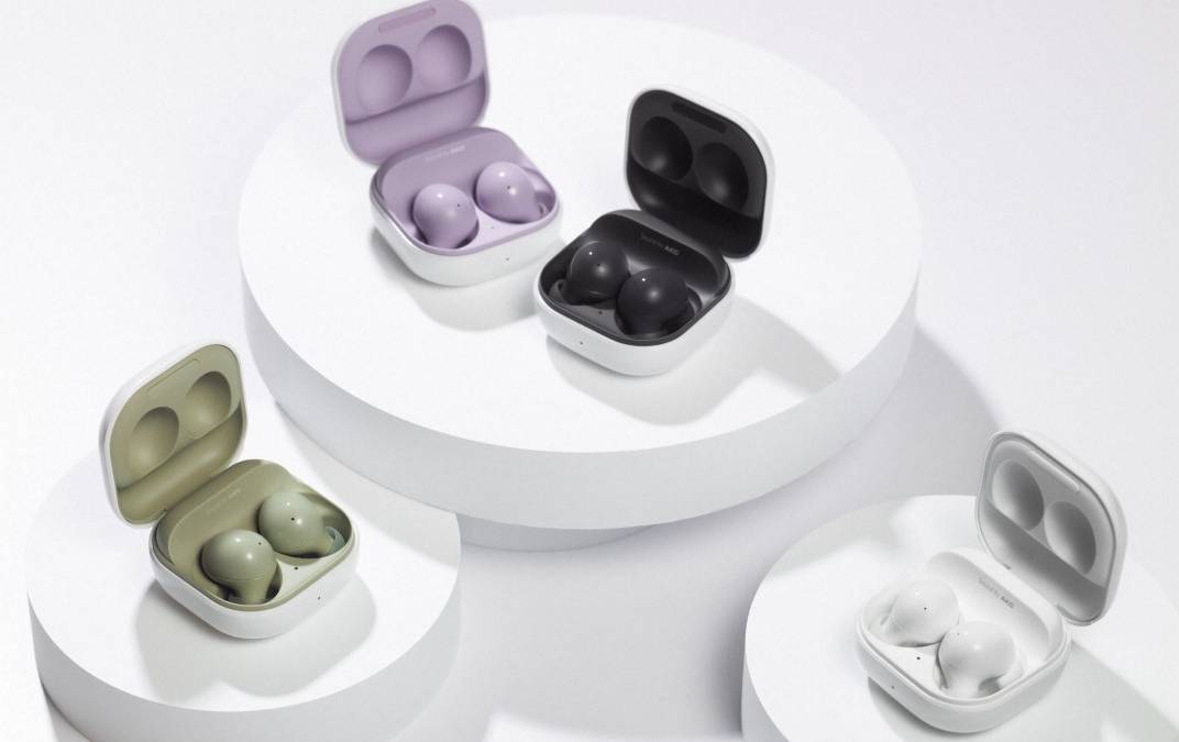Samsung Galaxy Buds 2 in Graphite Black, Lavender Purple, Olive Green, and White, kept open in their cases