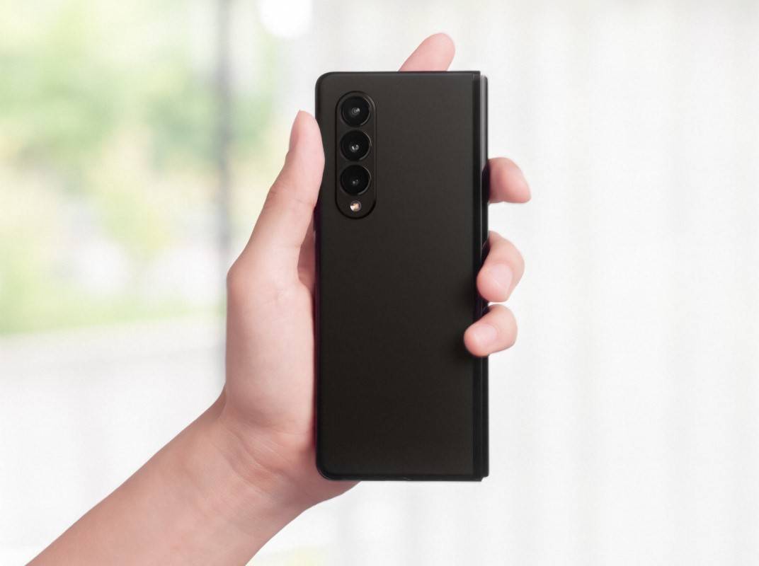 Samsung Galaxy Z Fold 3 Black in hand