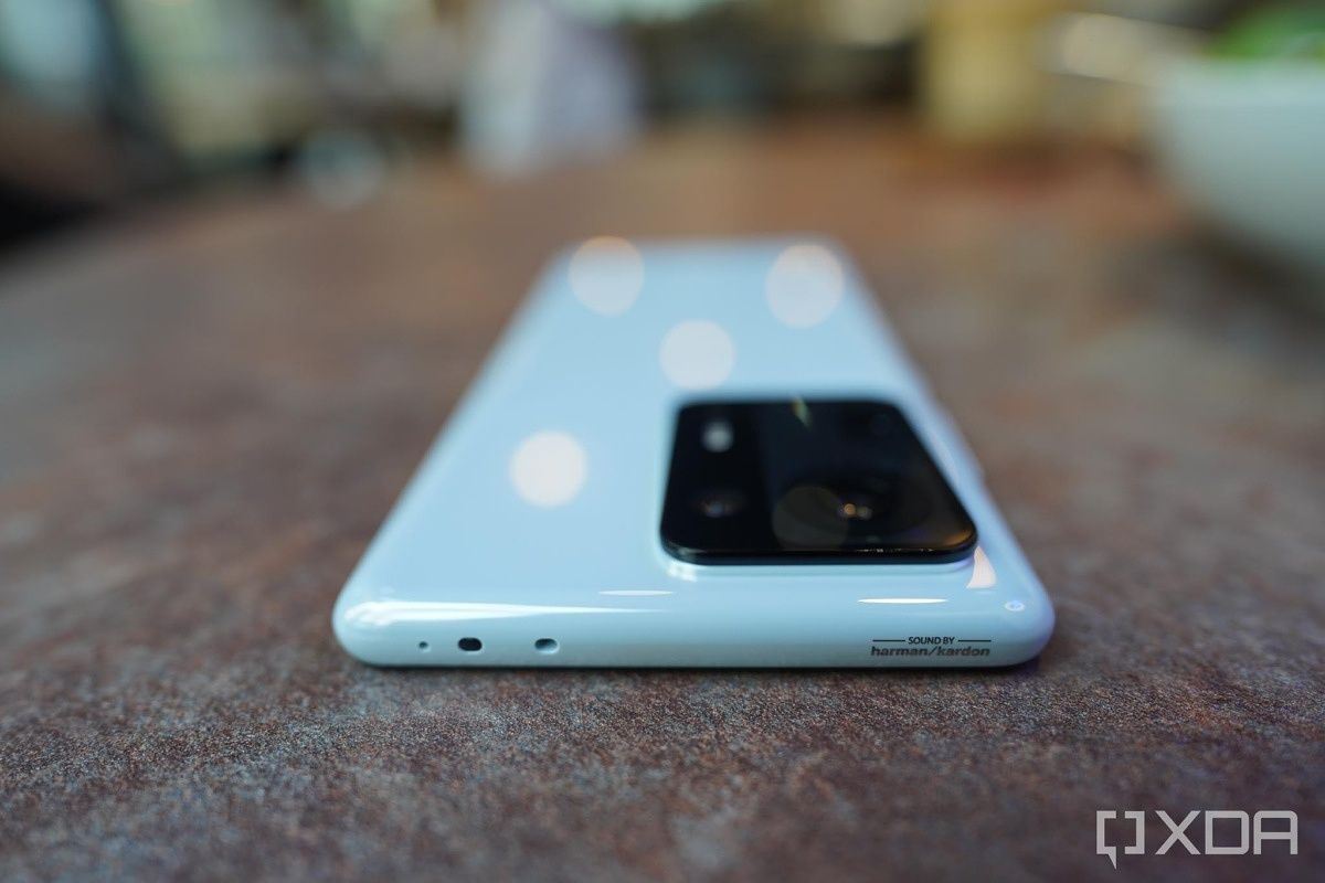 The Mix 4's ceramic unibody design