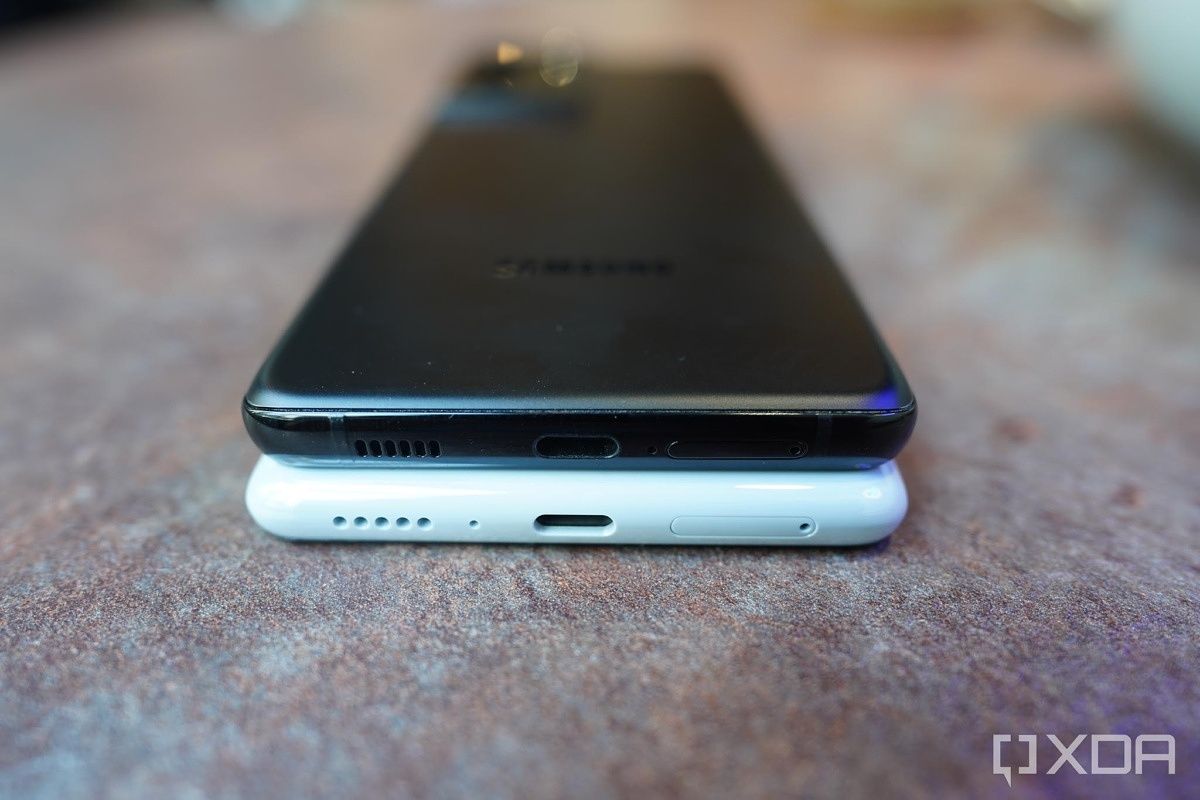 S21 Ultra's back has a noticeable seam where the glass panel meets the aluminum railing; the Mi Mix 4 does not.