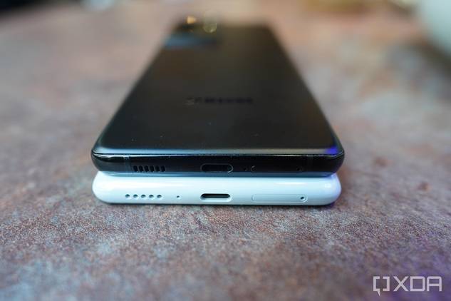 S21 Ultra's back has a noticeable seam where the glass panel meets the aluminum railing; the Mi Mix 4 does not.