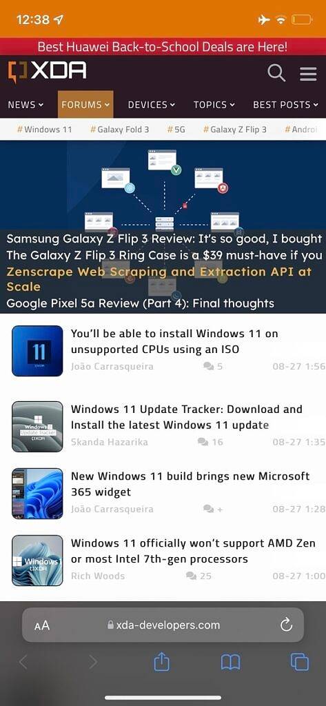 Screenshot showing Safari redesigned URL bar and custom website tinting in iOS 15