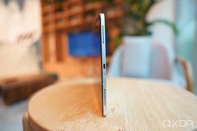 The right side of the Xiaomi Pad 5