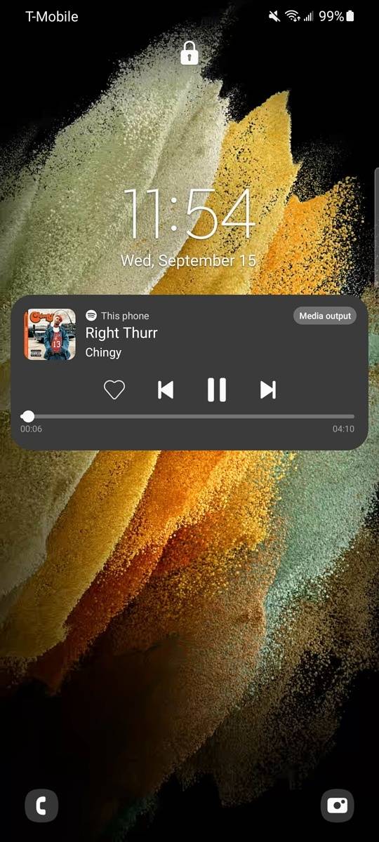 Samsung One UI 4.0 music controls with Spotify