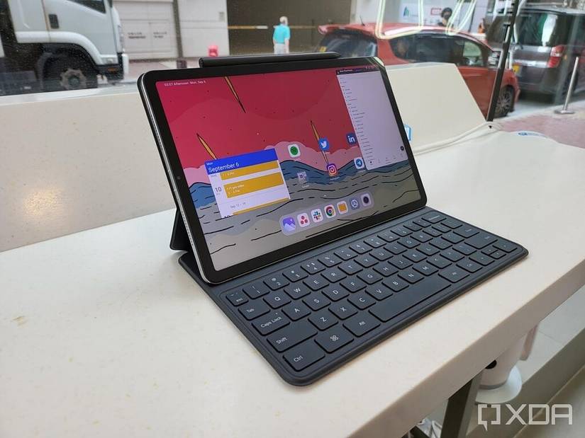 Xiaomi Pad 5 with official Xiaomi keyboard case and a Smart Pen attached