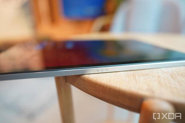 Xiaomi Pad 5's pogo pins at bottom of the tablet.