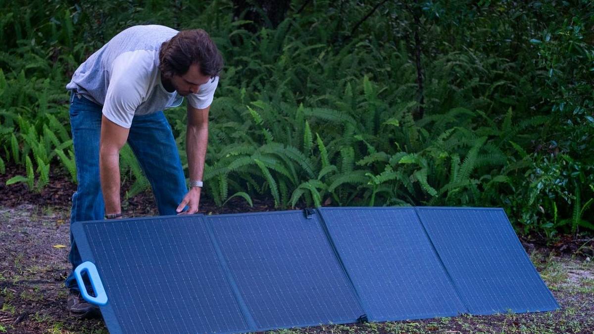 Bluetti Releases PV120/PV200 Solar Panels