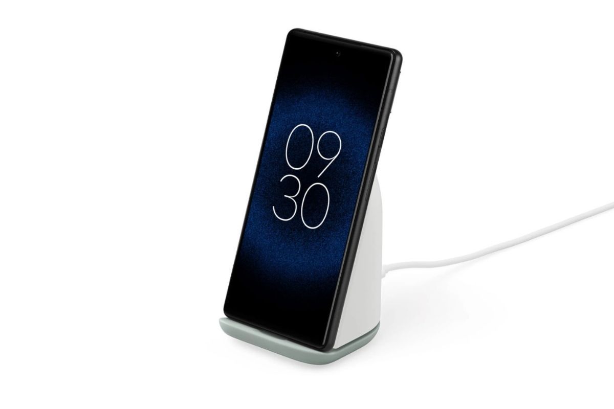 Google Pixel Fold + Pixel Stand 2世代 Google Pixel Stand 2nd Gen comes with fast-charging support