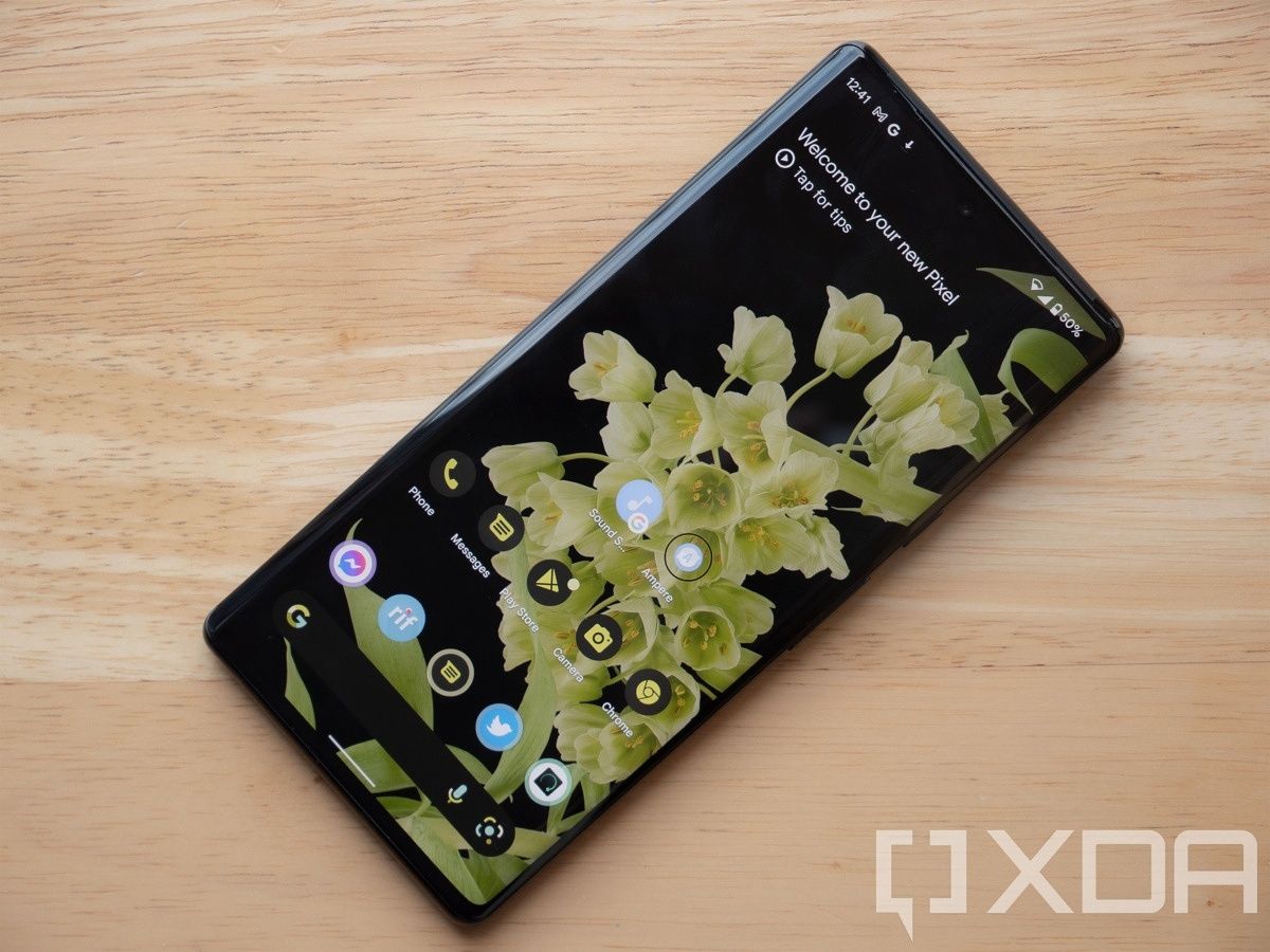 Frontal completo del Google Pixel 6 Pro con Android 12 QPR3 Beta 2