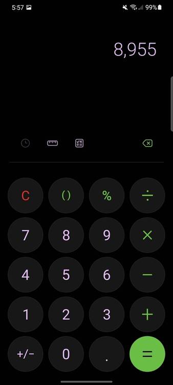Calculator app color theme in One UI 4.0