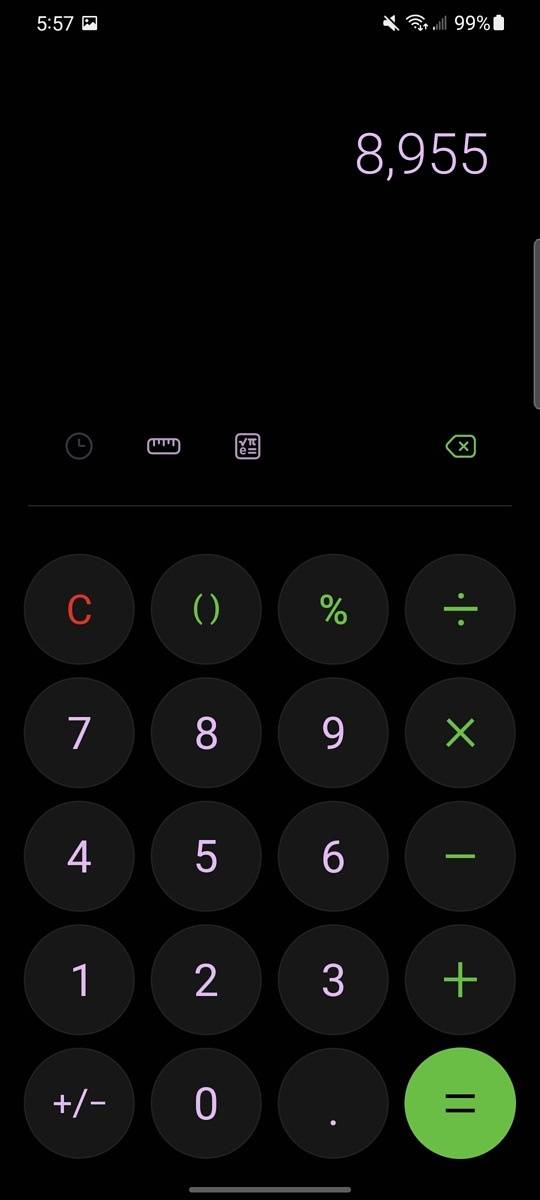 Calculator app color theme in One UI 4.0