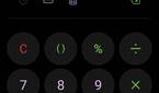 Calculator app color theme in One UI 4.0