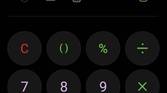 Calculator app color theme in One UI 4.0