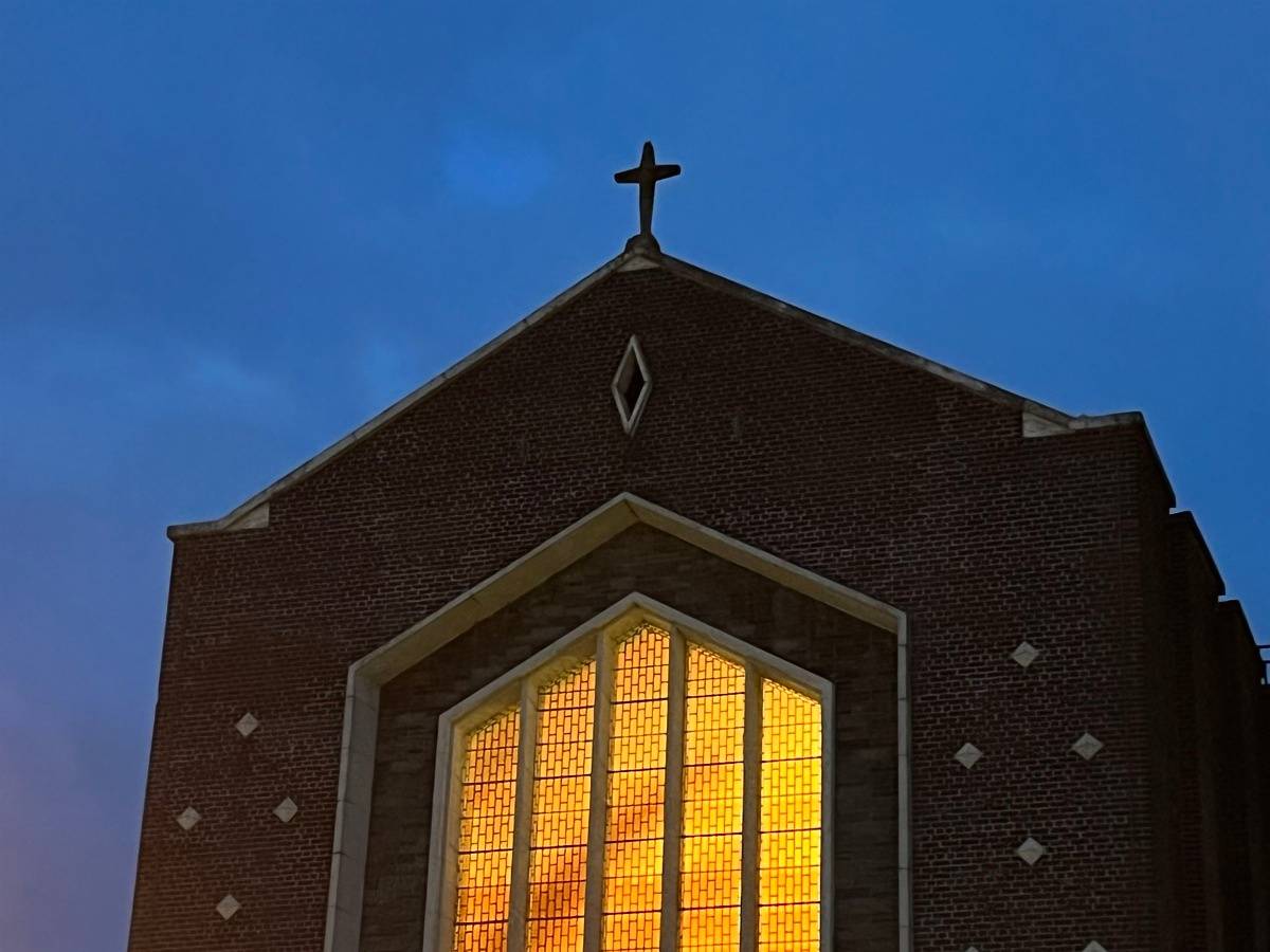 iPhone 13 Pro 3x telephoto of a church