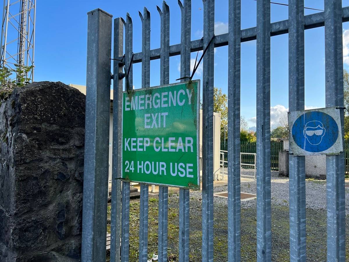 iPhone 13 Pro Emergency exit
