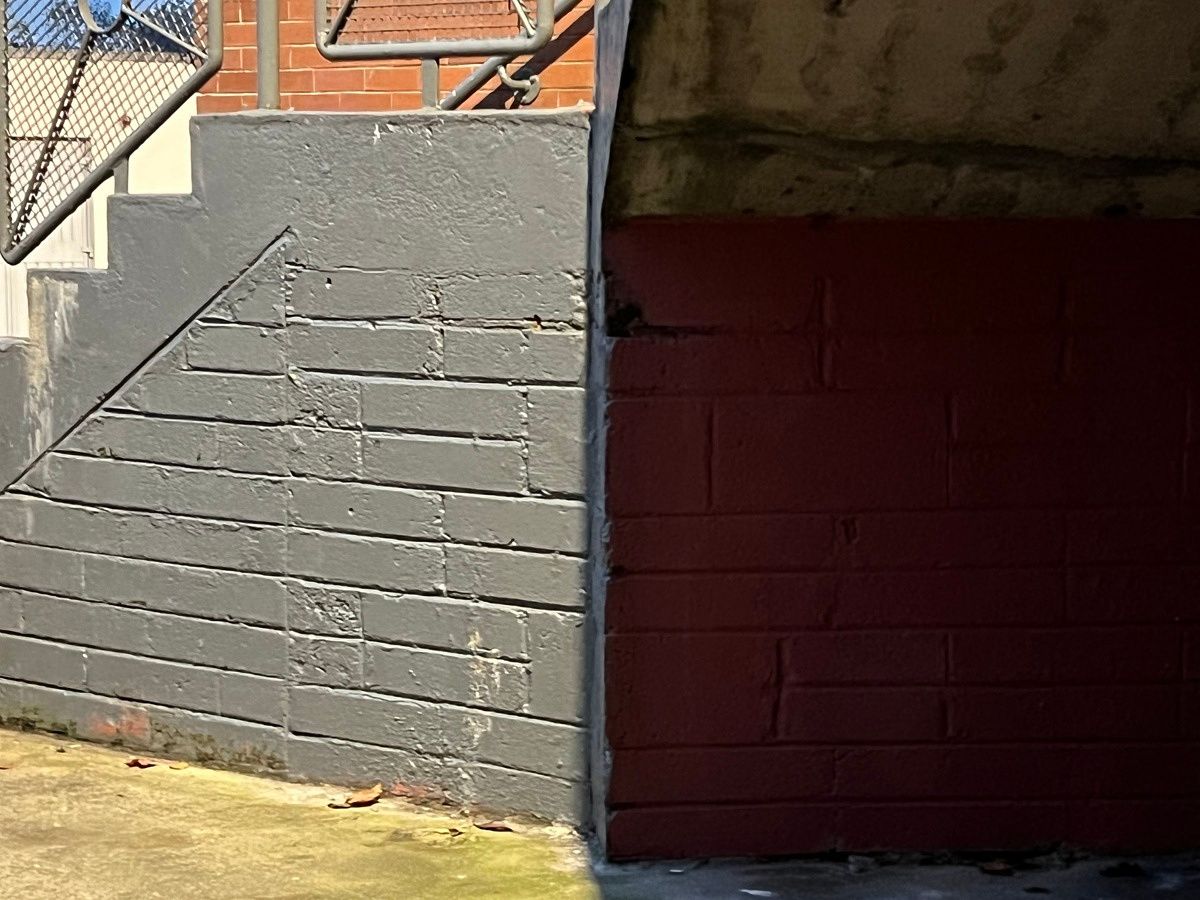 iPhone 13 Pro 3x telephoto of brick stairs