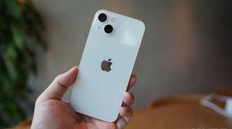 An iPhone 13 in the hand.