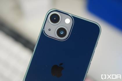 If you're looking for a compact phone that offers flagship-grade performance, the Apple iPhone 13 Mini is a great Galaxy S21 alternative. Despite its size, the phone trumps the vanilla Galaxy S21 on almost all fronts. It has a reliable set of cameras and improved battery life.