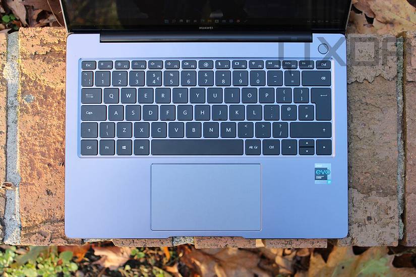 Top down view of Huawei MateBook 14s keyboard