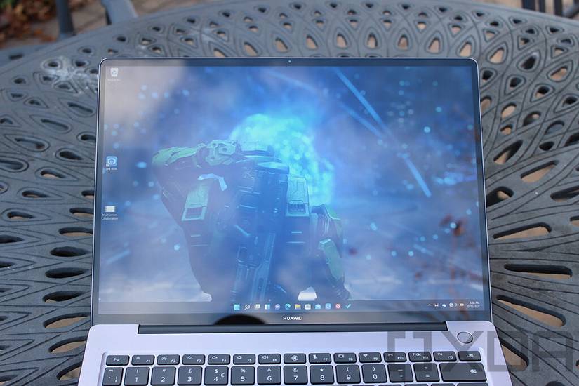 Huawei MateBook 14s screen close up