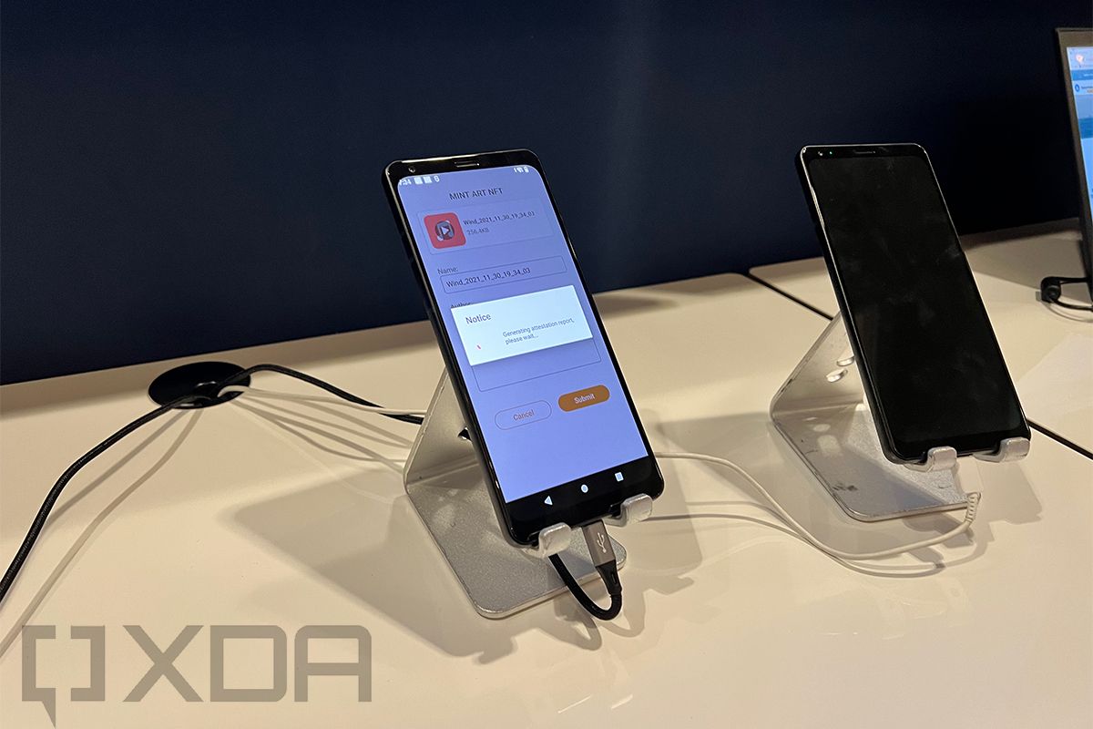 Qualcomm Snapdragon 8 Gen 1 reference device minting an NFT