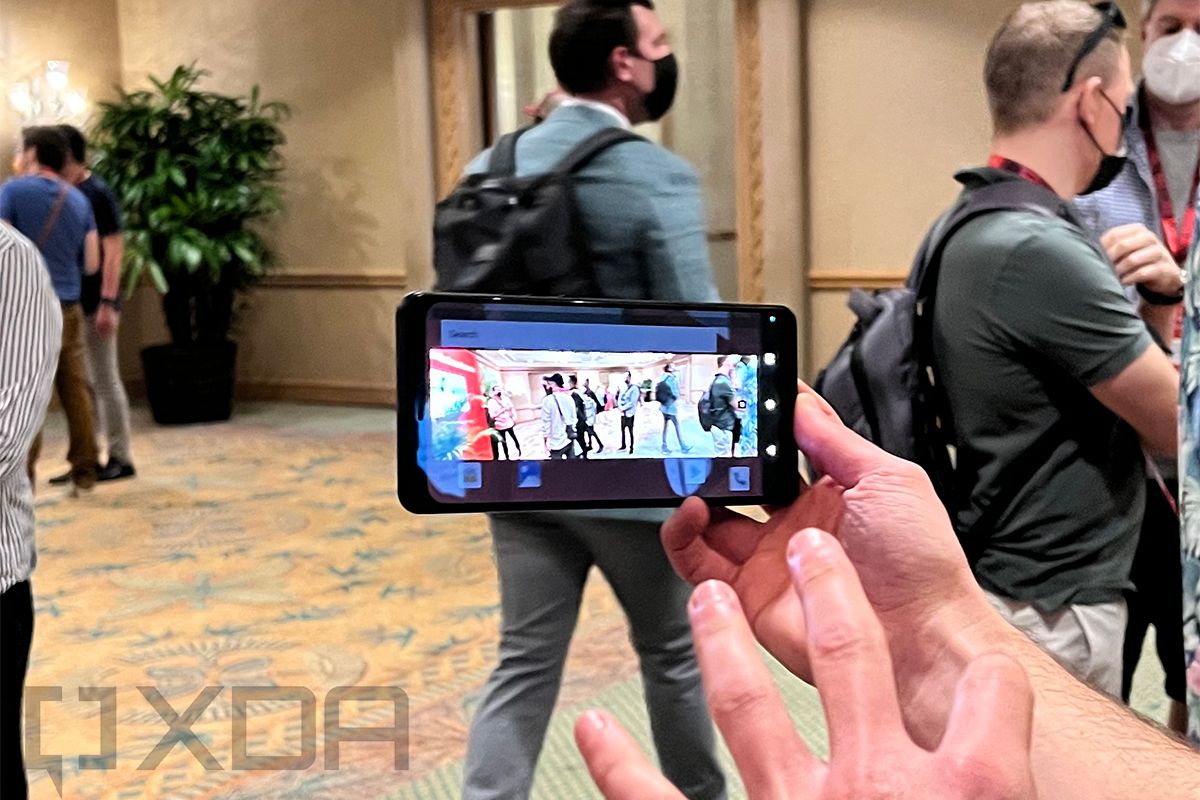 panoramic view on the Qualcomm Snapdragon 8 Gen 1 reference device