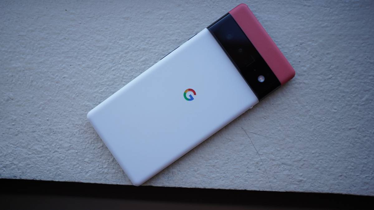 Pixel-6-Pro-with-skin-XDA11167