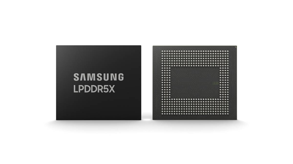Samsung LPDDR5X DRAM on white background