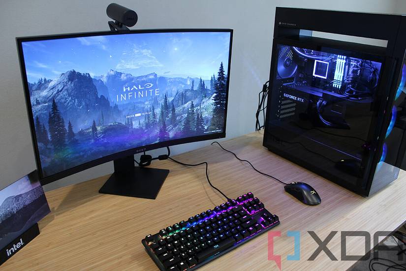 HP desktop PC with monitor, keyboard, and mouse
