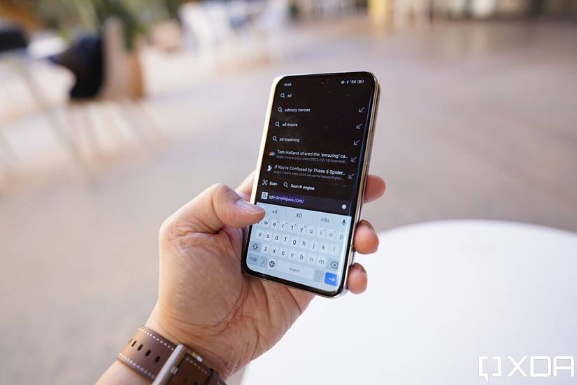 typing on the OPPO Find N