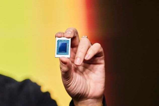AMD CEO Lisa Lu showcases the Ryzen 6000 series APU