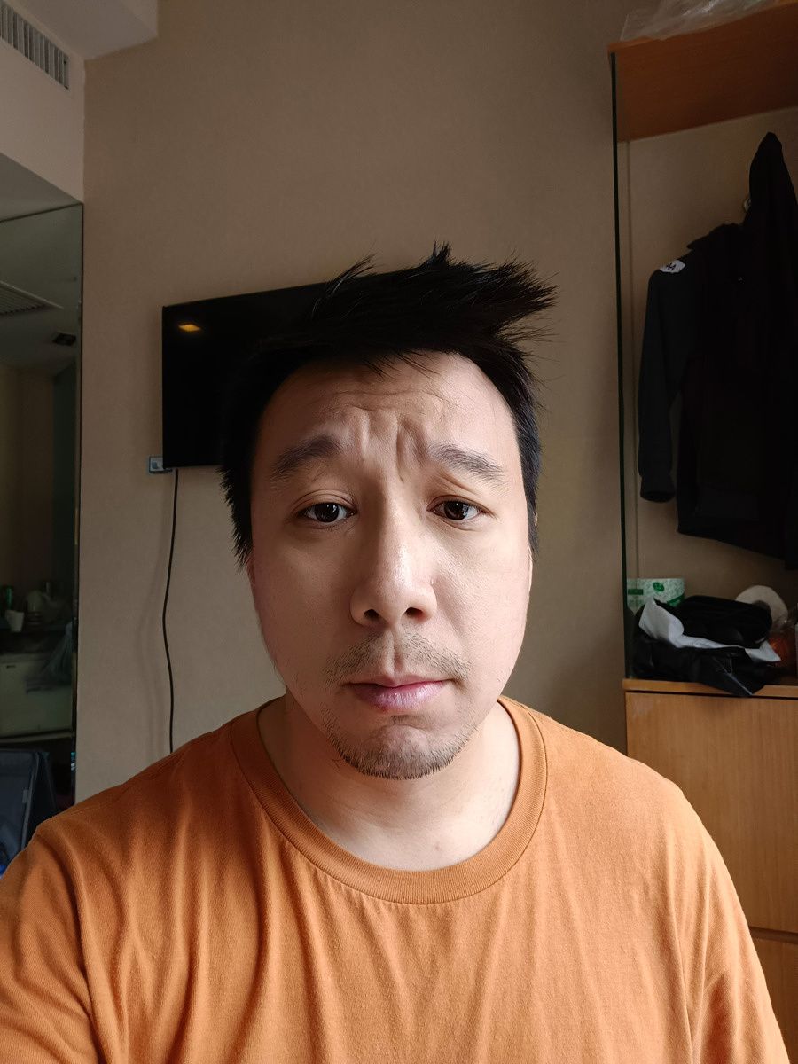 A selfie captured by the Vivo V23