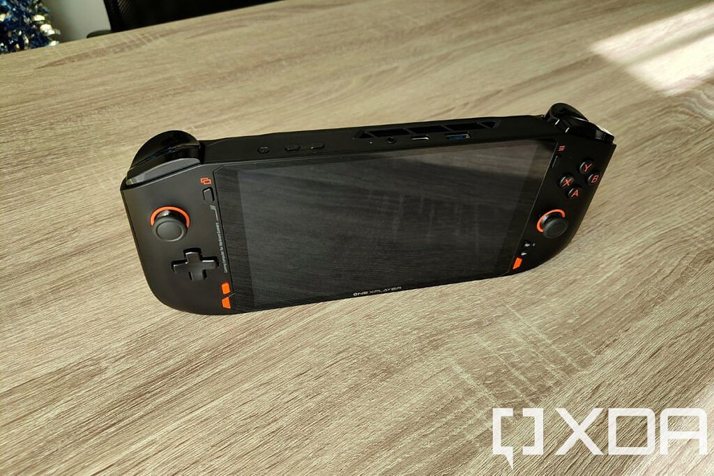 ONE XPLAYER Mini review: A handheld gaming PC that's