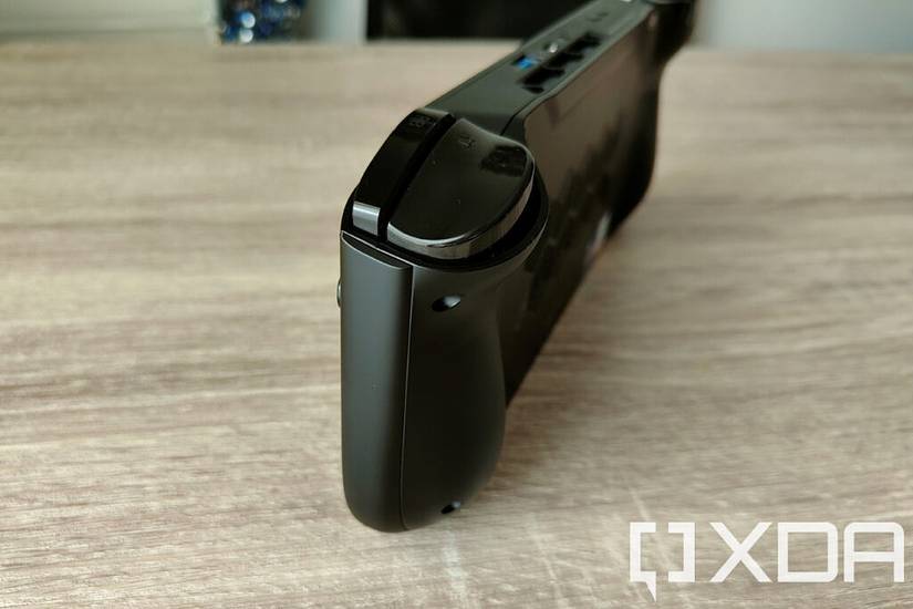 ONE XPLAYER Mini handle design
