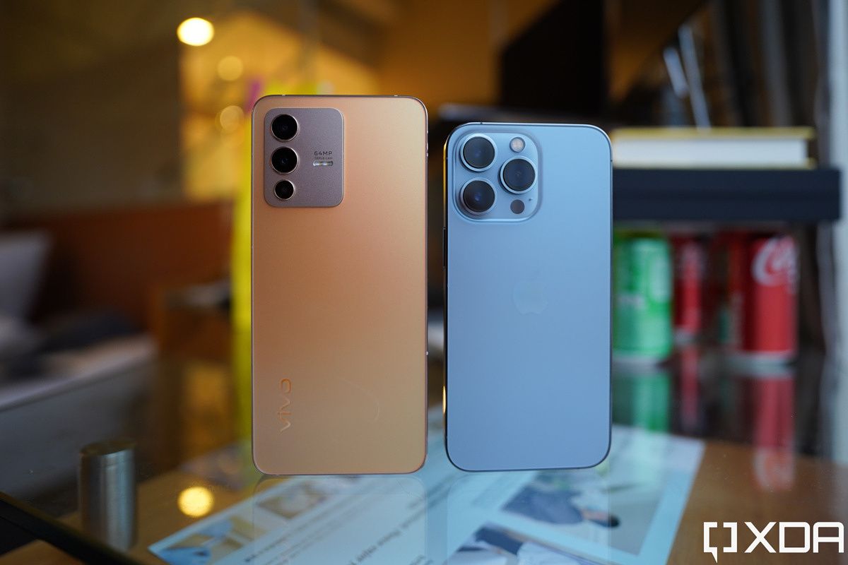 Vivo V23 and iPhone 13 Pro