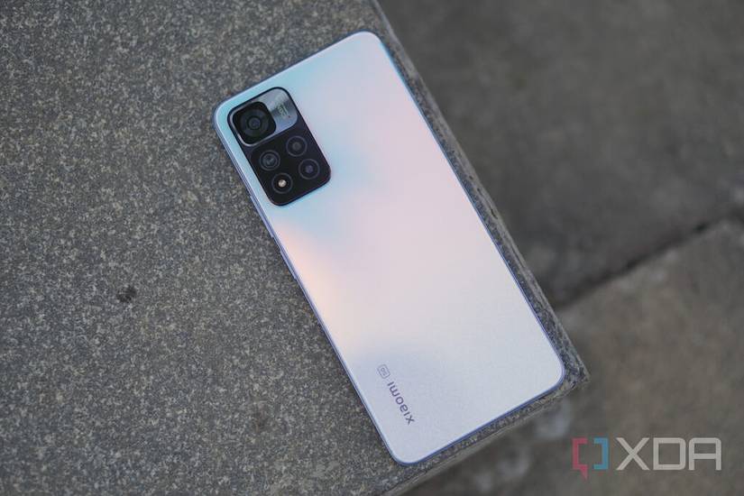 Xiaomi 11i HyperCharge back