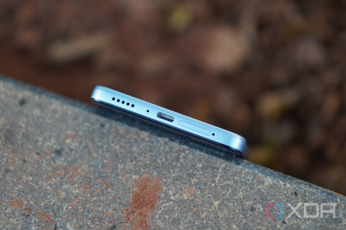 Xiaomi 11i bottom