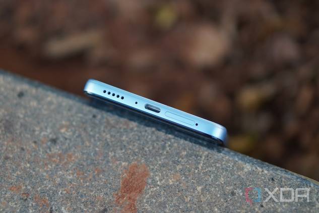 Xiaomi 11i bottom