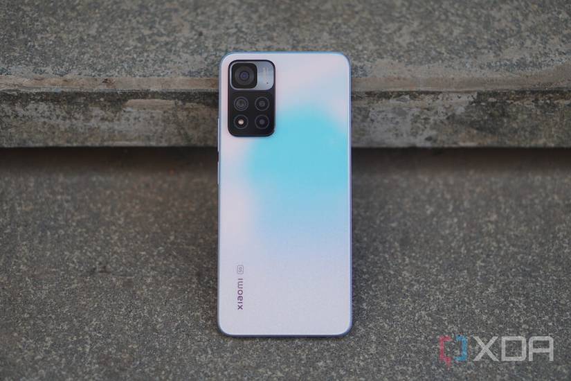 Xiaomi 11i HyperCharge back panel