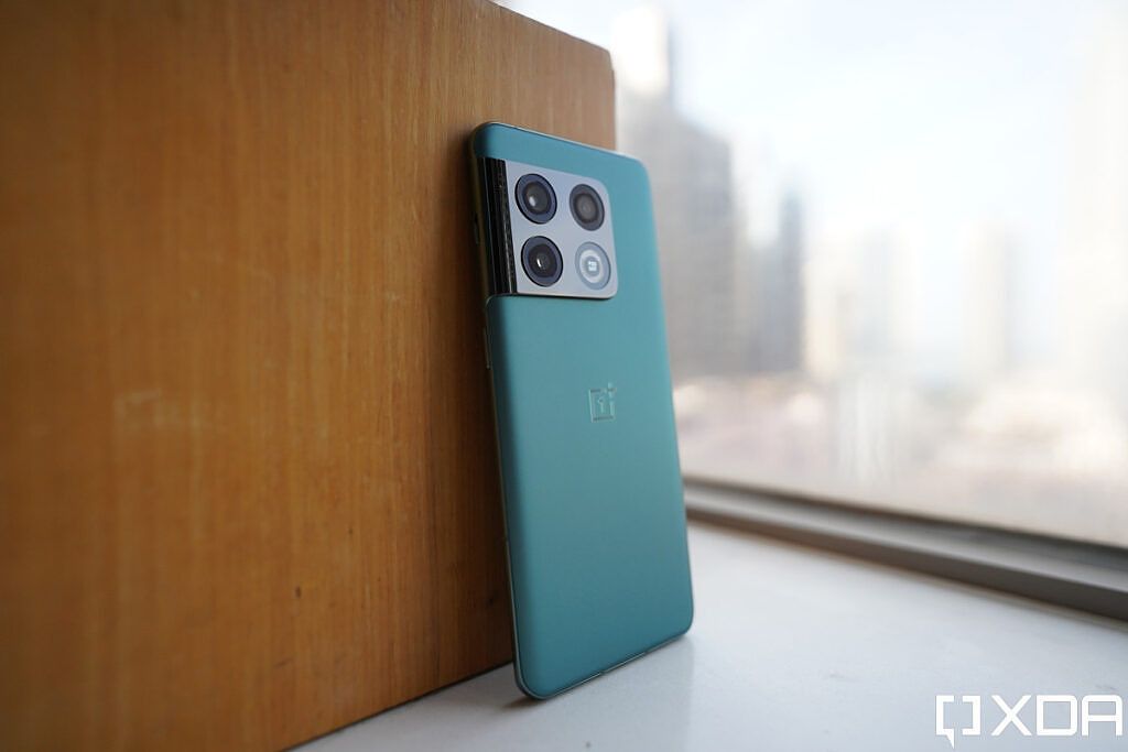 OnePlus 10 Pro finally launches globally with OxygenOS 12.1
