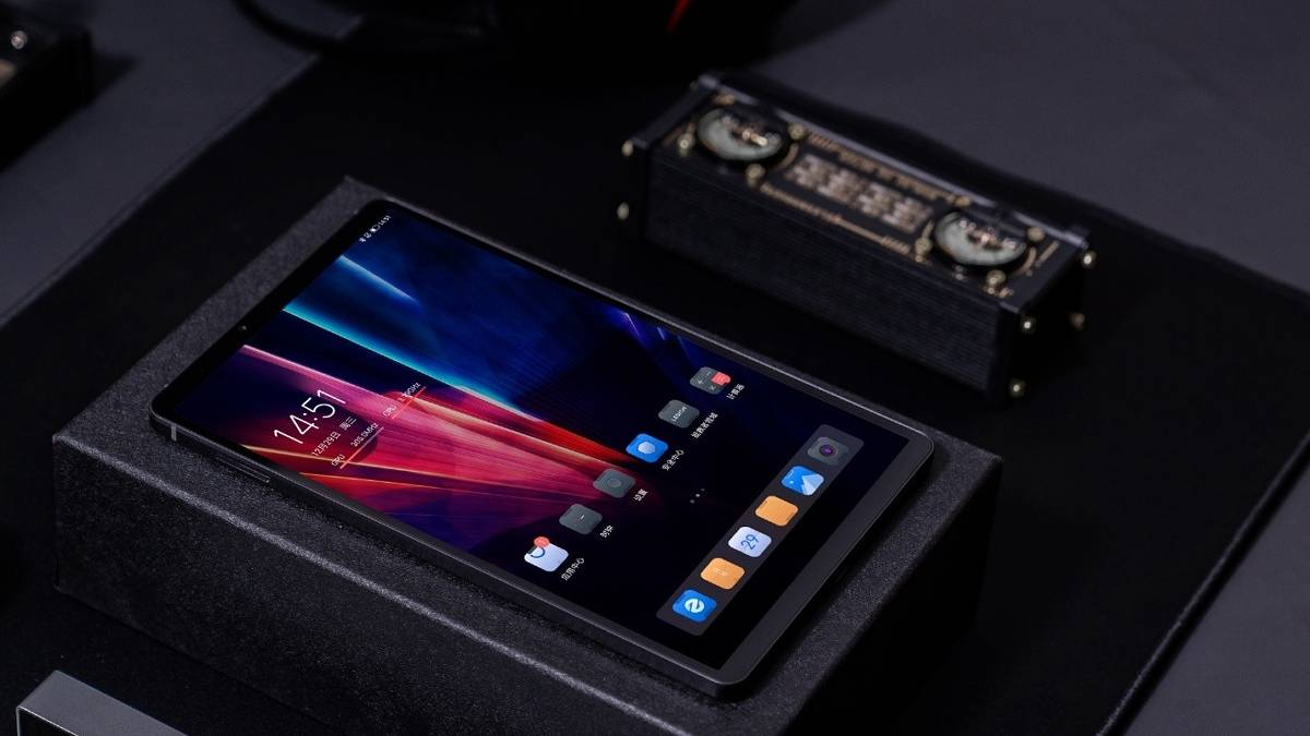 Lenovo Legion Y700 is an upcoming 8.8-inch 120Hz gaming Android tablet