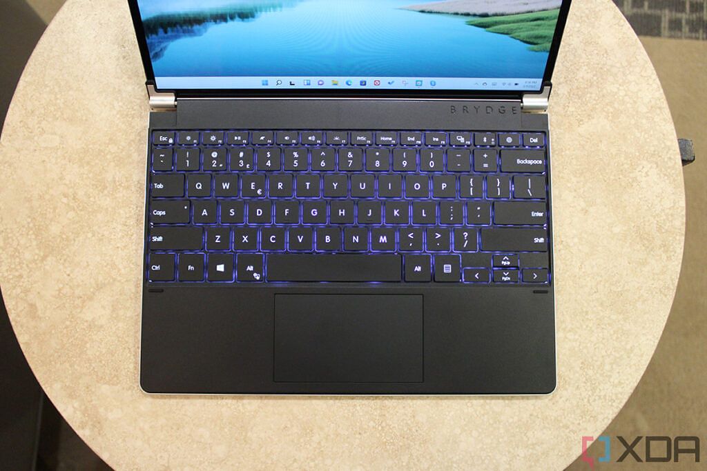 Brydge SP＋ for Surface Pro8　ワイヤレスキーボード Brydge SP+ Wireless Keyboard for Surface Pro 8