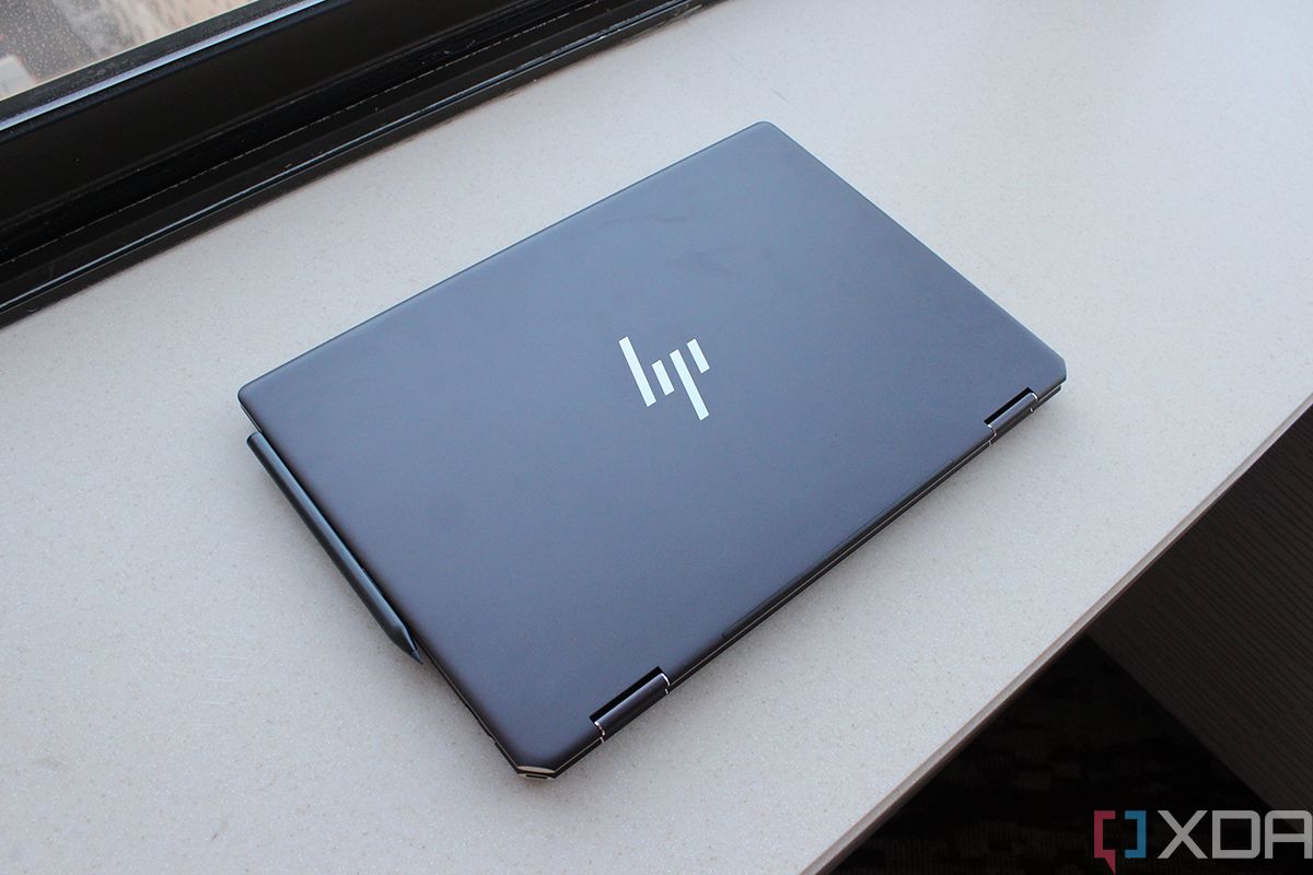 Can I replace the battery in the HP Spectre x360 (2022)?