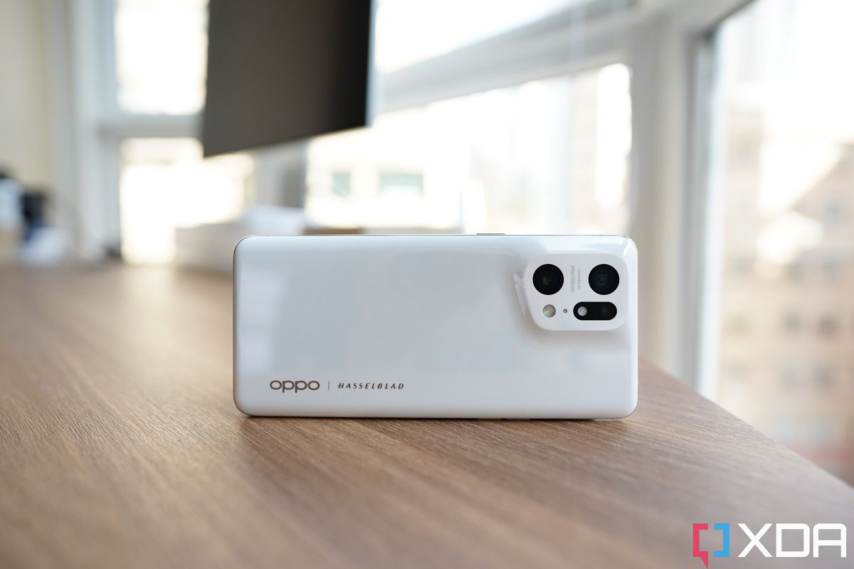 OPPO FIND X5 PROホワイト Oppo launches new flagship smartphone, the Oppo Find X5 Pro