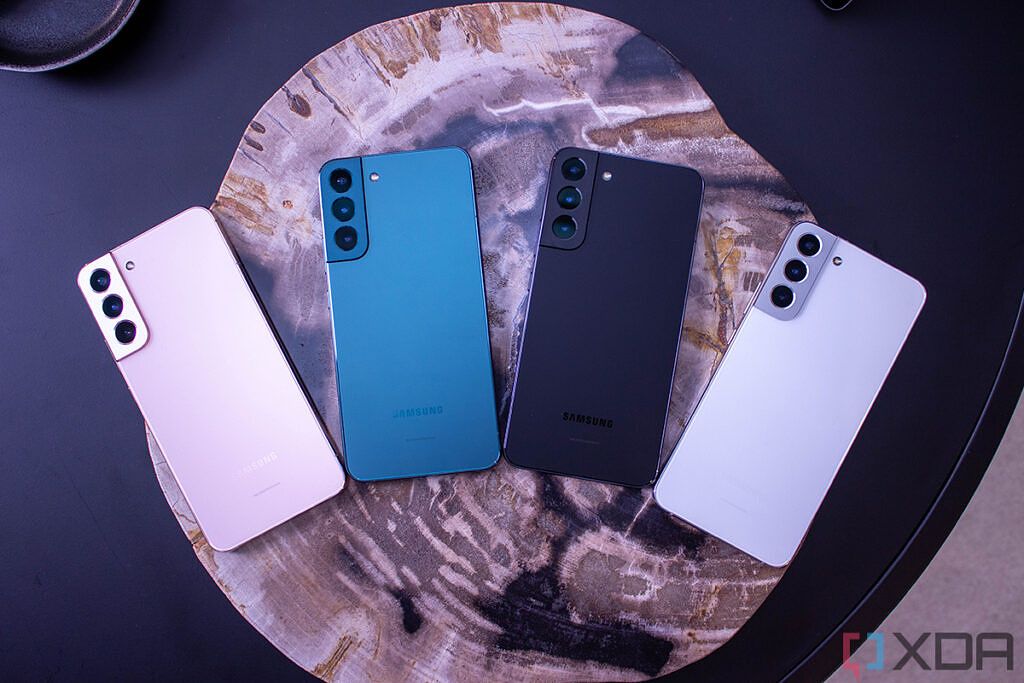 Samsung Galaxy S22 Plus vs Galaxy Z Flip 3: Which one's better?