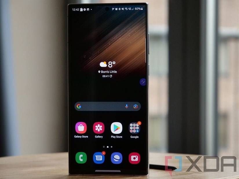 Front screen of the Samsung Galaxy S22 Ultra
