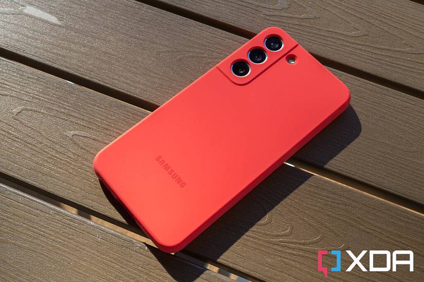 Samsung Galaxy S22 in red silicon case